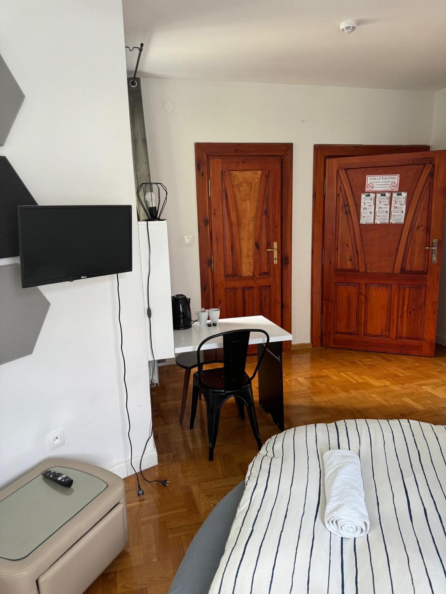 The Castle Suites & Apartment - Free Parking - (Adults Only) Krakau Exterior foto